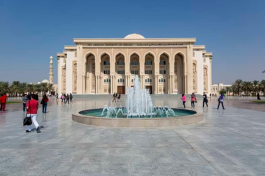 The-American-University-of-Sharjah الجامعة الأمريكية في الشارقة تستضيف النسخة الثالثة من "مسابقة الإمارات للروبوتات"