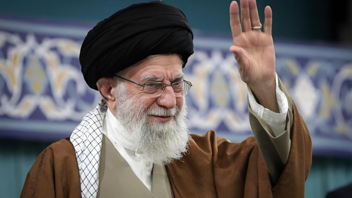 غياب المرشد الأعلى الإيراني علي خامنئي يثير القلق والتساؤلات