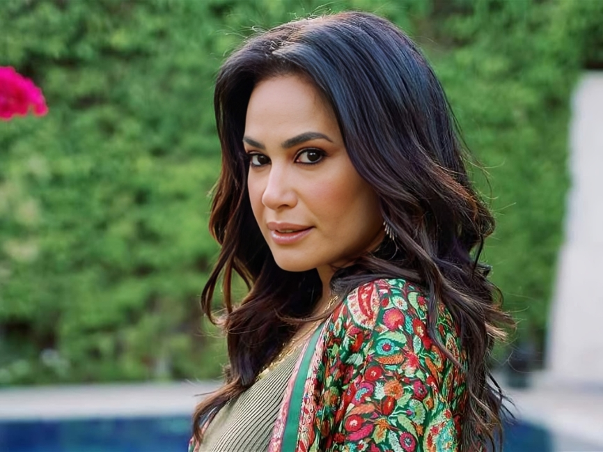 Web_Photo_Editor-2 دعم هند صبري لقافلة "الصمود" يشعل الجدل في مصر