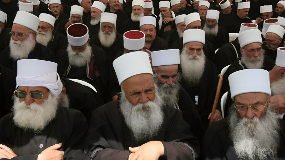 الدروز في سوريا: من هم؟ ولماذا يطالبون بالحماية الدولية وتتحرك إسرائيل لحمايتهم؟