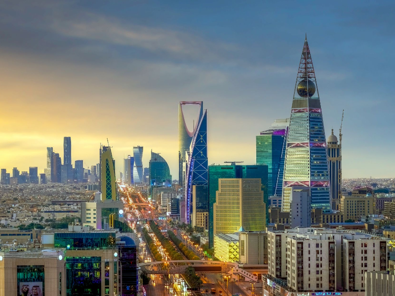 Web_Photo_Editor-8-12 أبرز وجهات السعودية تحتفل باليوم الوطني 95 بأنشطة لا تُنسى