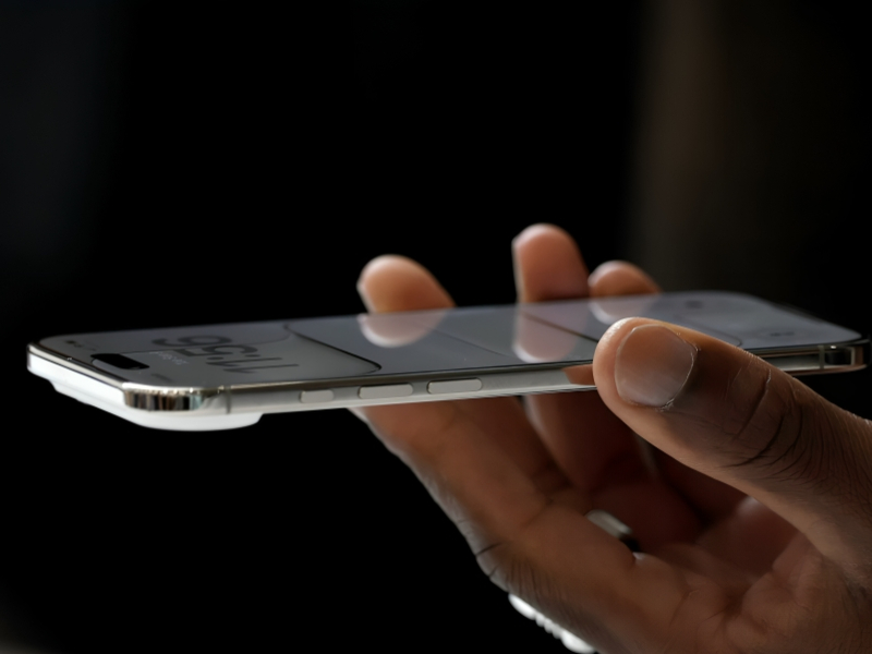 Web_Photo_Editor-8-7 ابل تكشف عن أنحف آيفون في تاريخها: iPhone Air وميزات غير مسبوقة