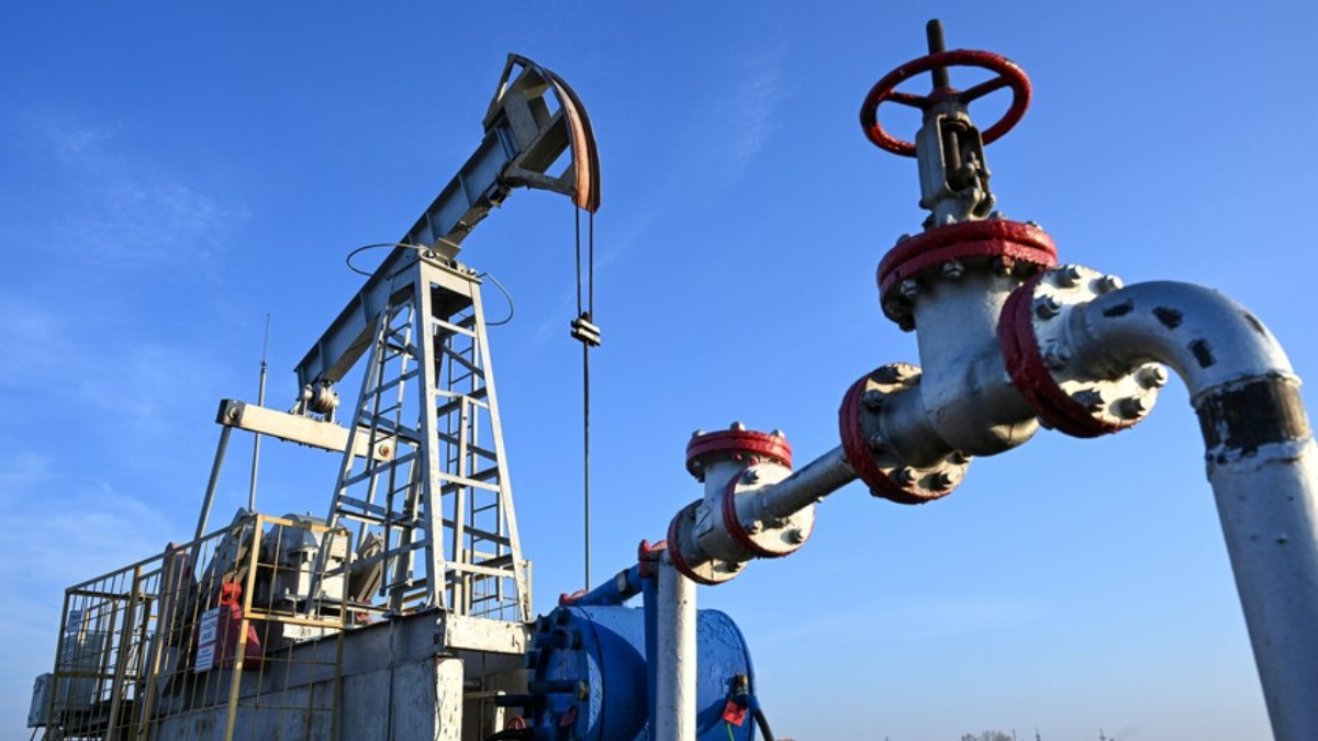 النفط يرتفع مع توتر الملاحة قبالة فنزويلا والحرب الأوكرانية