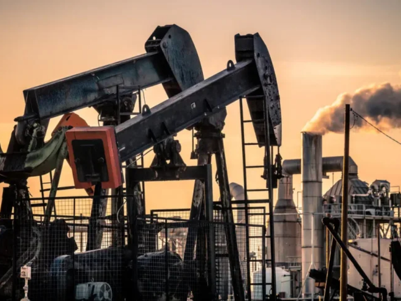 Web_Photo_Editor-13-5 النفط يرتفع مع توتر الملاحة قبالة فنزويلا والحرب الأوكرانية