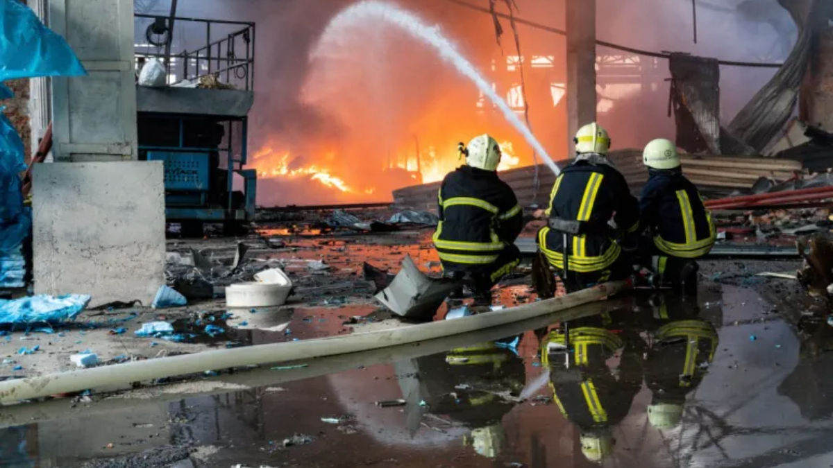 تصاعد الهجمات بين روسيا وأوكرانيا وسط مفاوضات السلام