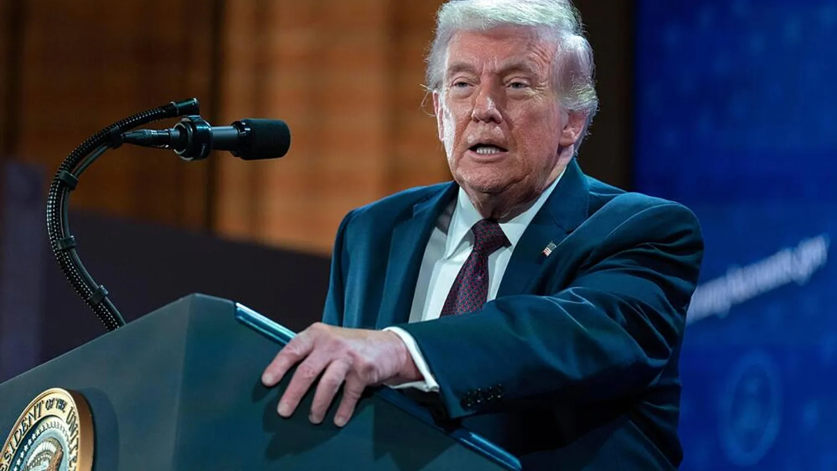 ترمب يصعد تهديداته لإيران وسط أدلة استخبارية ملتبسة