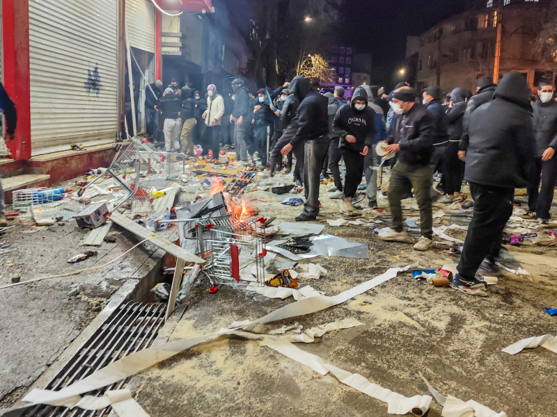 Web_Photo_Editor-17-1 ترامب يدرس تفويضاً لهجوم على إيران وطهران ترد بالحداد والتعبئة