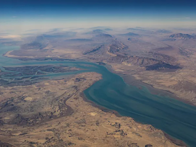 Web_Photo_Editor-11-3 عبور محدود في هرمز وسط الحصار الأمريكي الجديد