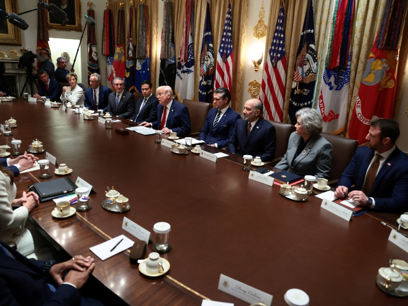 Web_Photo_Editor-14-1 ترامب يدرس تعديل وزاري بسبب تداعيات حرب ايران